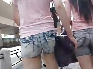 Candid downblouse video of a fabulous Asian diva.