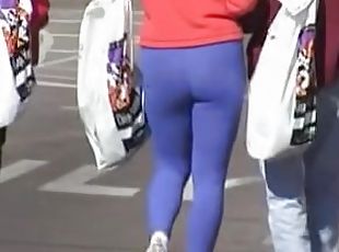 Astonishing clip of the candid butt wrapped in tight pants