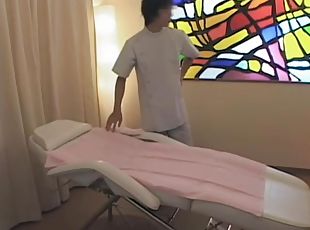 Lovely Japanese vixen reached an orgasm on a pussy exam