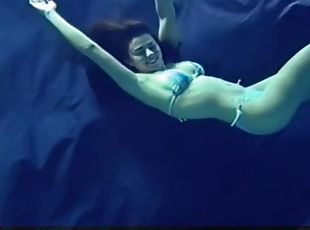 Underwater bondage breathplay